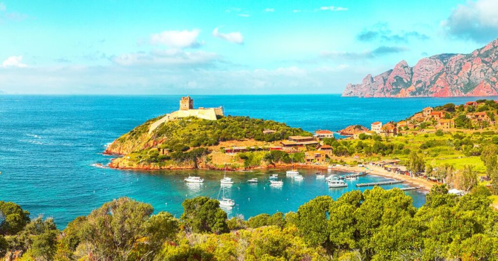 Baia di Girolata nella riserva naturale di Scandola. Golfo di Girolata, Corsica del Sud, Corsica, Francia, Europa
