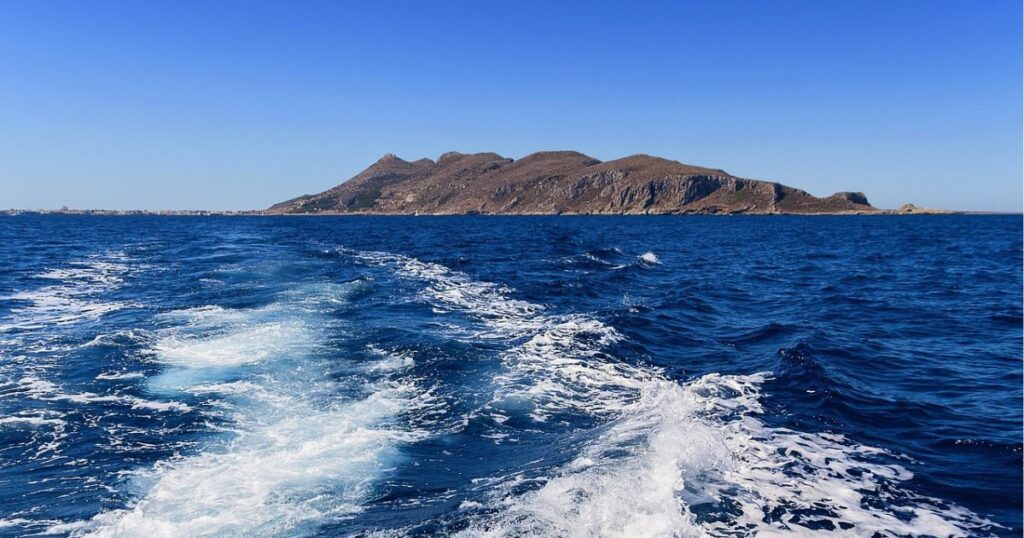 Isola di Favigna vista dal mare