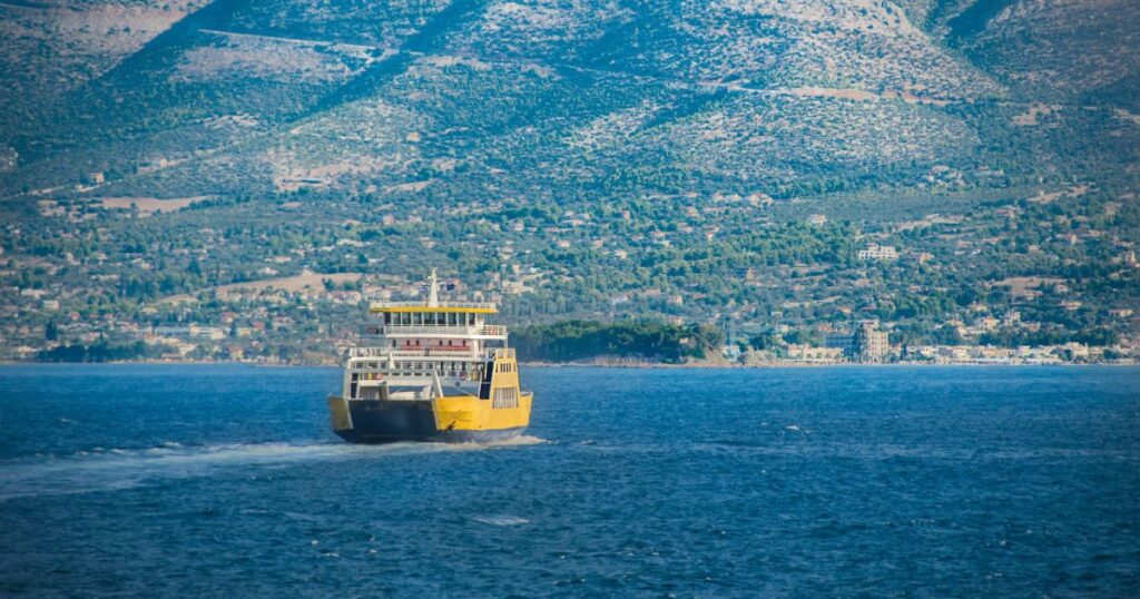 Vacanze in famiglia in grecia in traghetto verso a Igoumenitsa