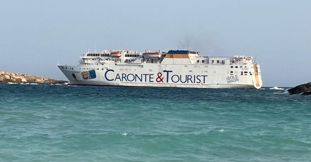 Nave Caronte e Tourist al porto di Lampedusa