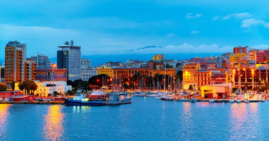 Imbarcazioni nel porto di Cagliari