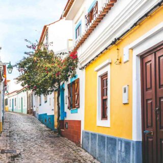 foto di una stradina a portogallo